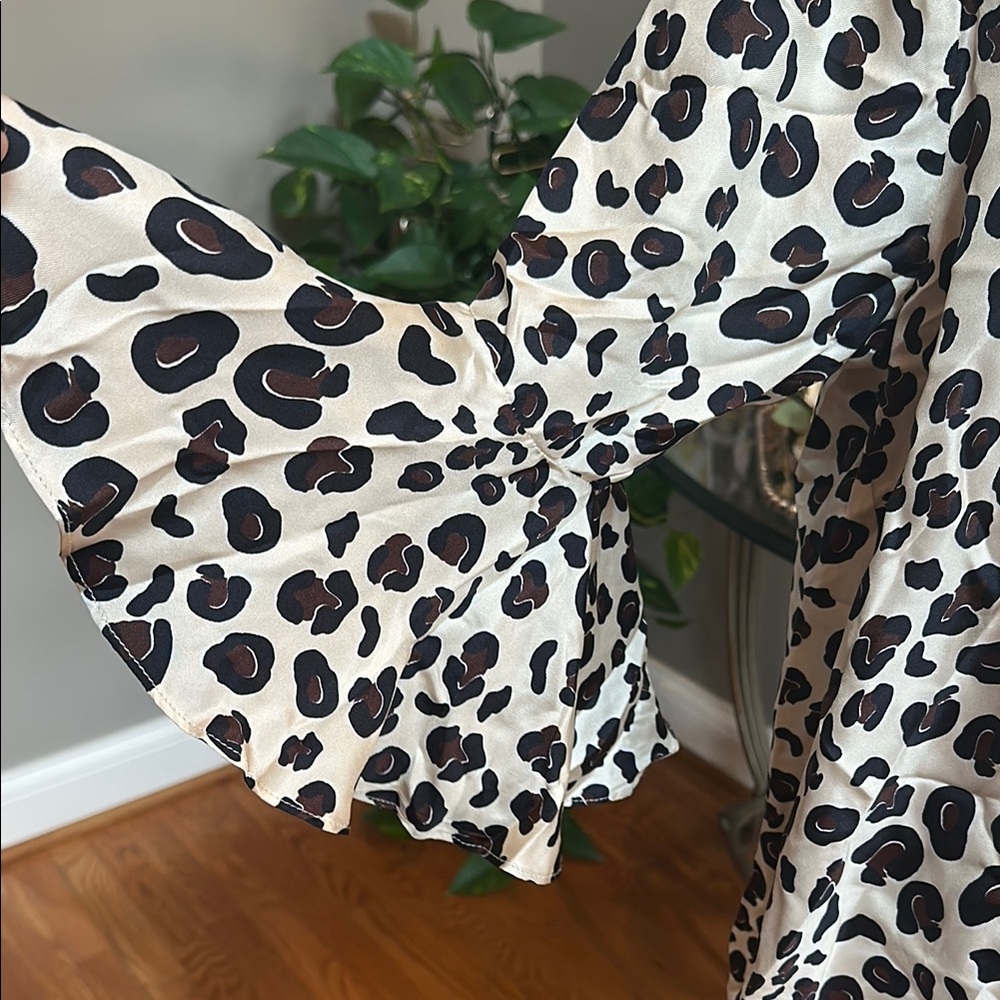 Leopard Print V-Neck Women's Top one size